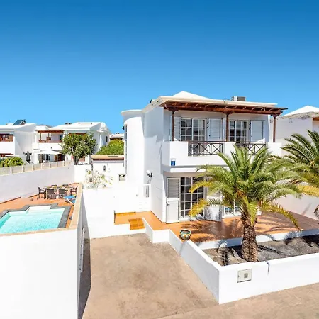 Vila Helena By *